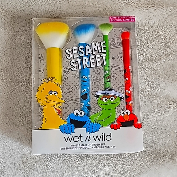 Limited Edition Sesame Street Makeup Brush Set - Picture 1 of 1